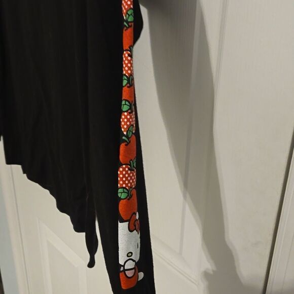 Hello kitty by Sanrio long sleeve tshirt - Picture 2 of 4